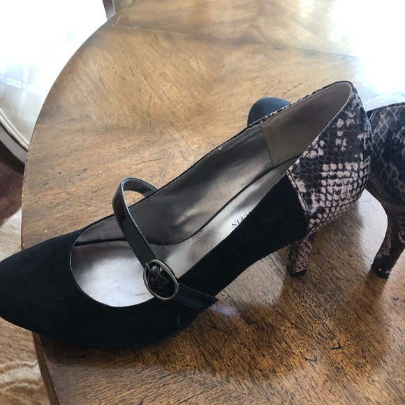 Black suede snakeskin trimmed shoes - Picture 4 of 7